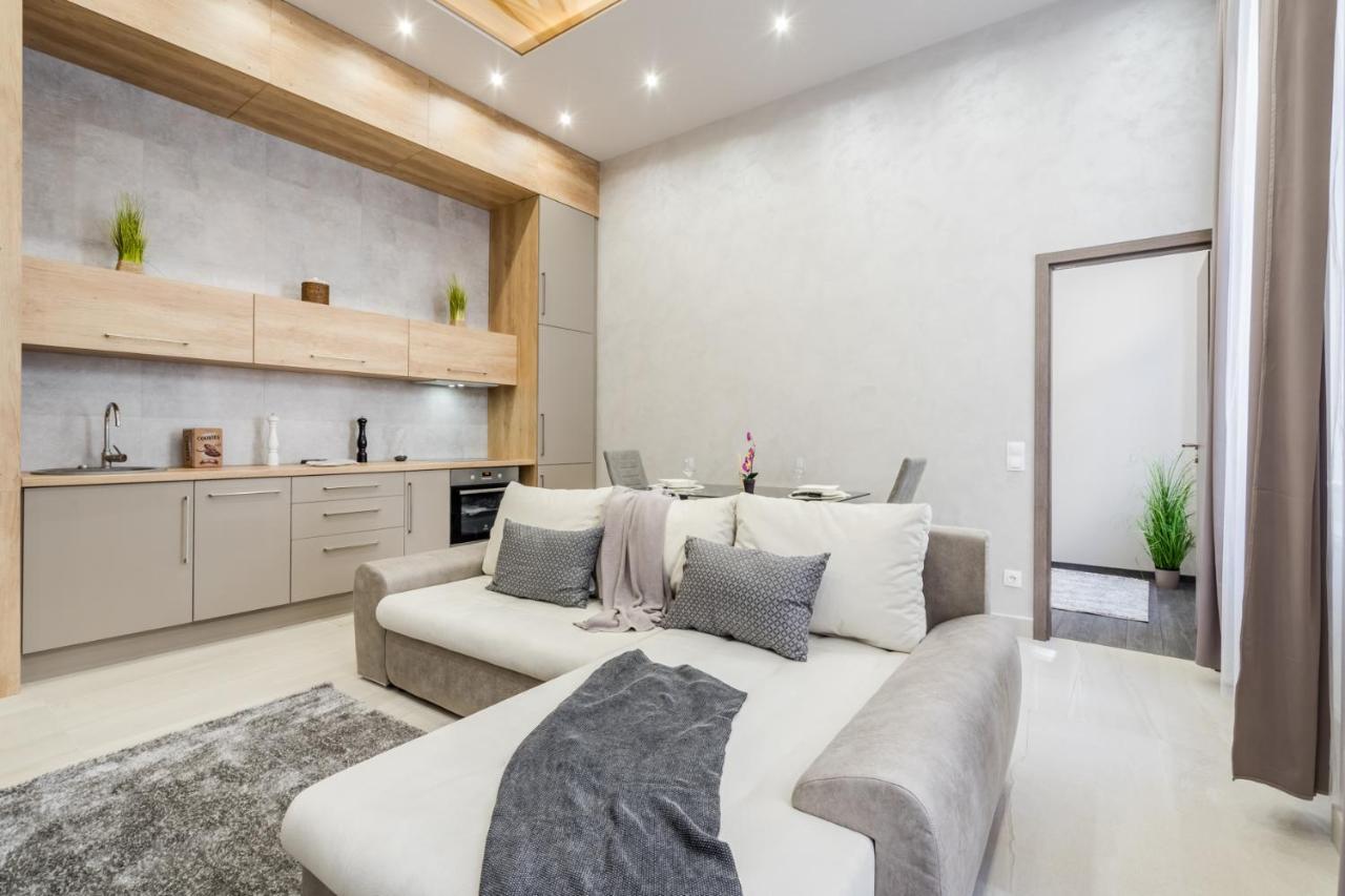 Central Comfort Suite For 6 By Oktogon Budapest Exterior photo